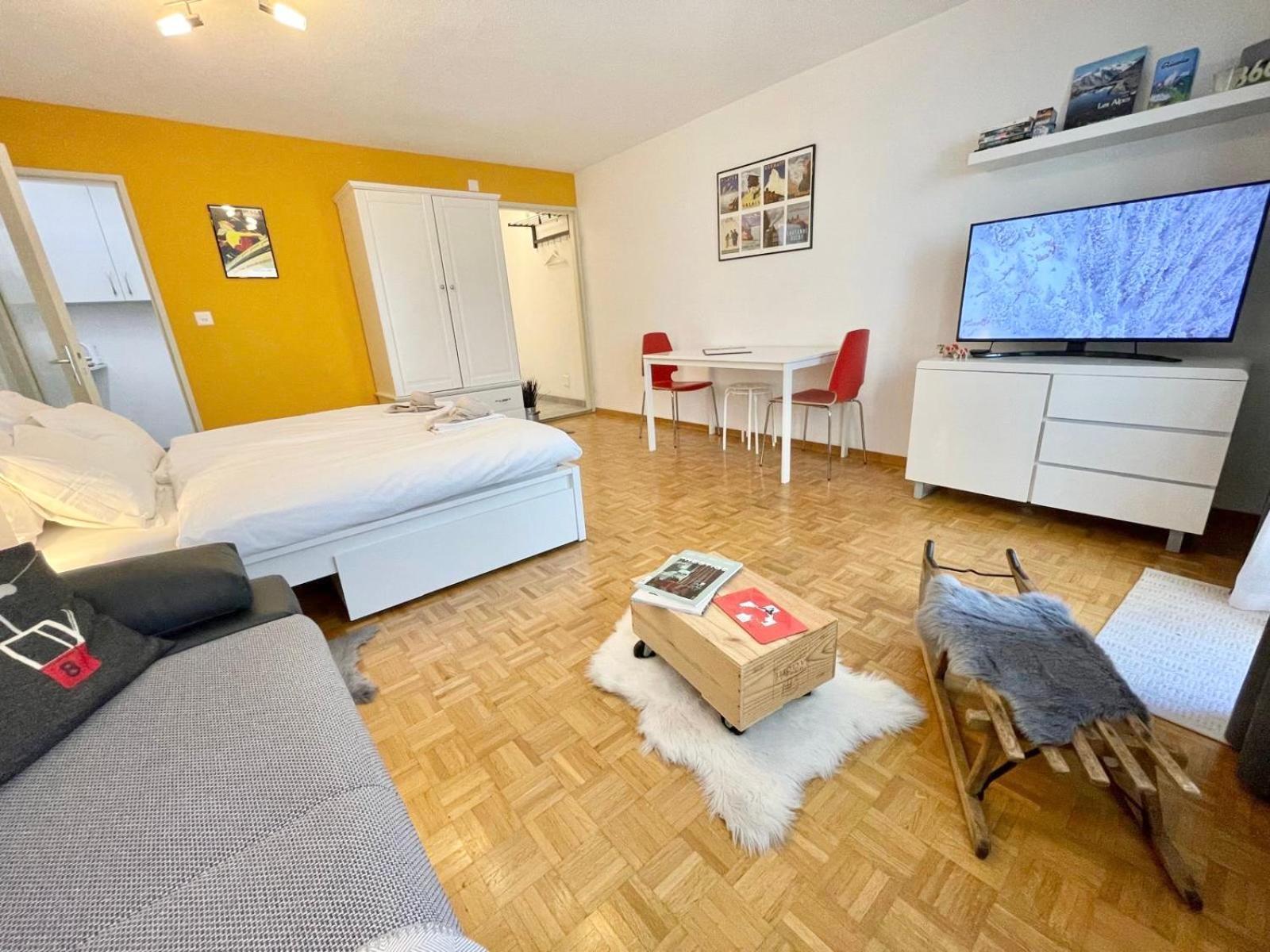 Studio Wolli - Stylish & Central - Steps To Matterhorn Gondola Zermatt Bagian luar foto